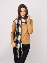 Vintage Havana | HOUNDSTOOTH TASSEL SCARF - BLACK