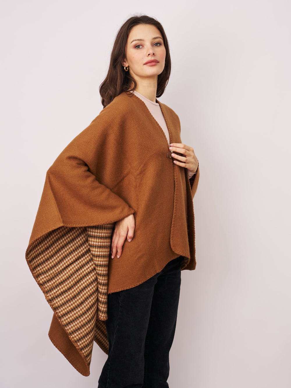 Vintage Havana | WHIPSTITCH RUANA - TAN/IVORY