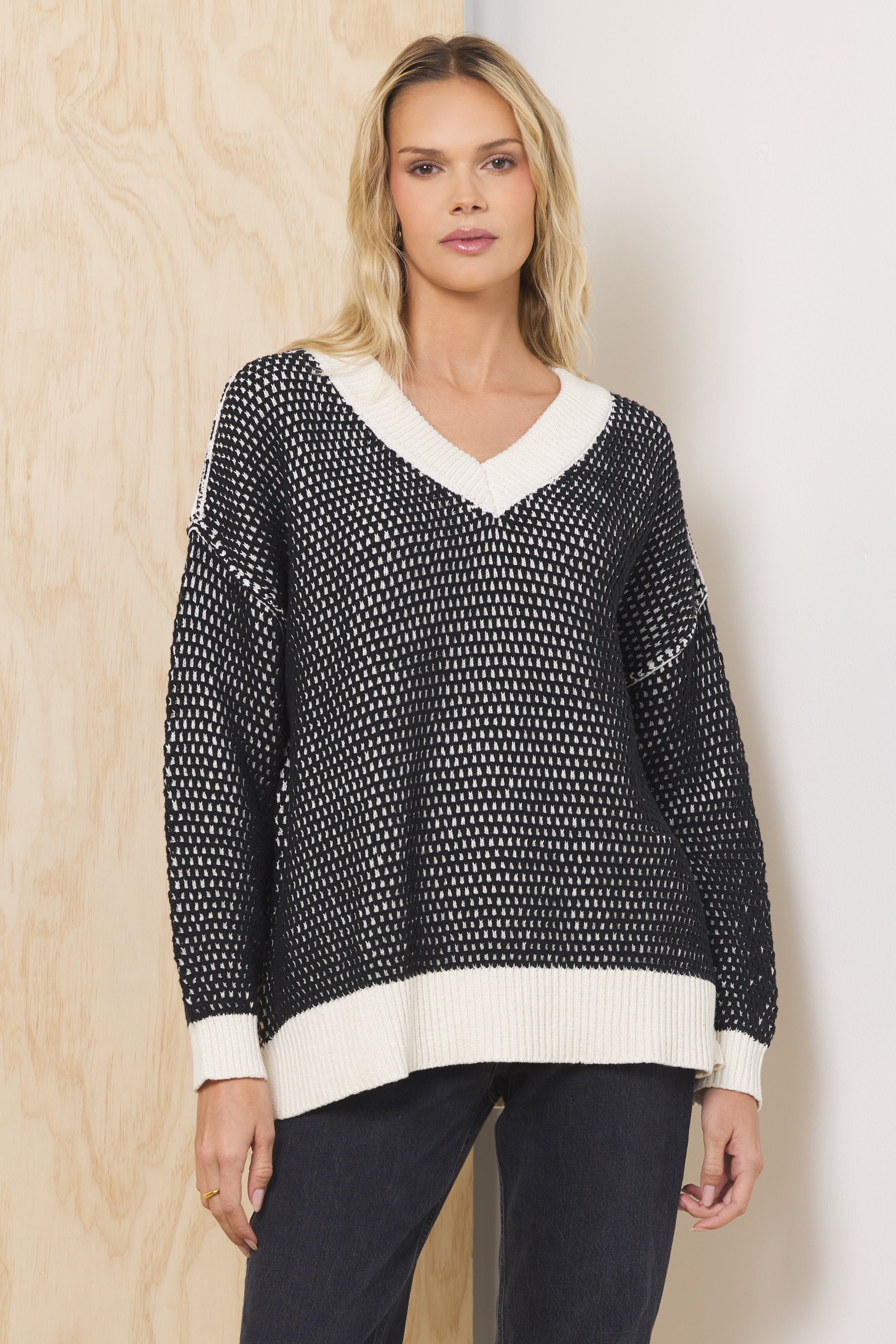 Vintage Havana | Honeycomb Knit V Neck Sweater