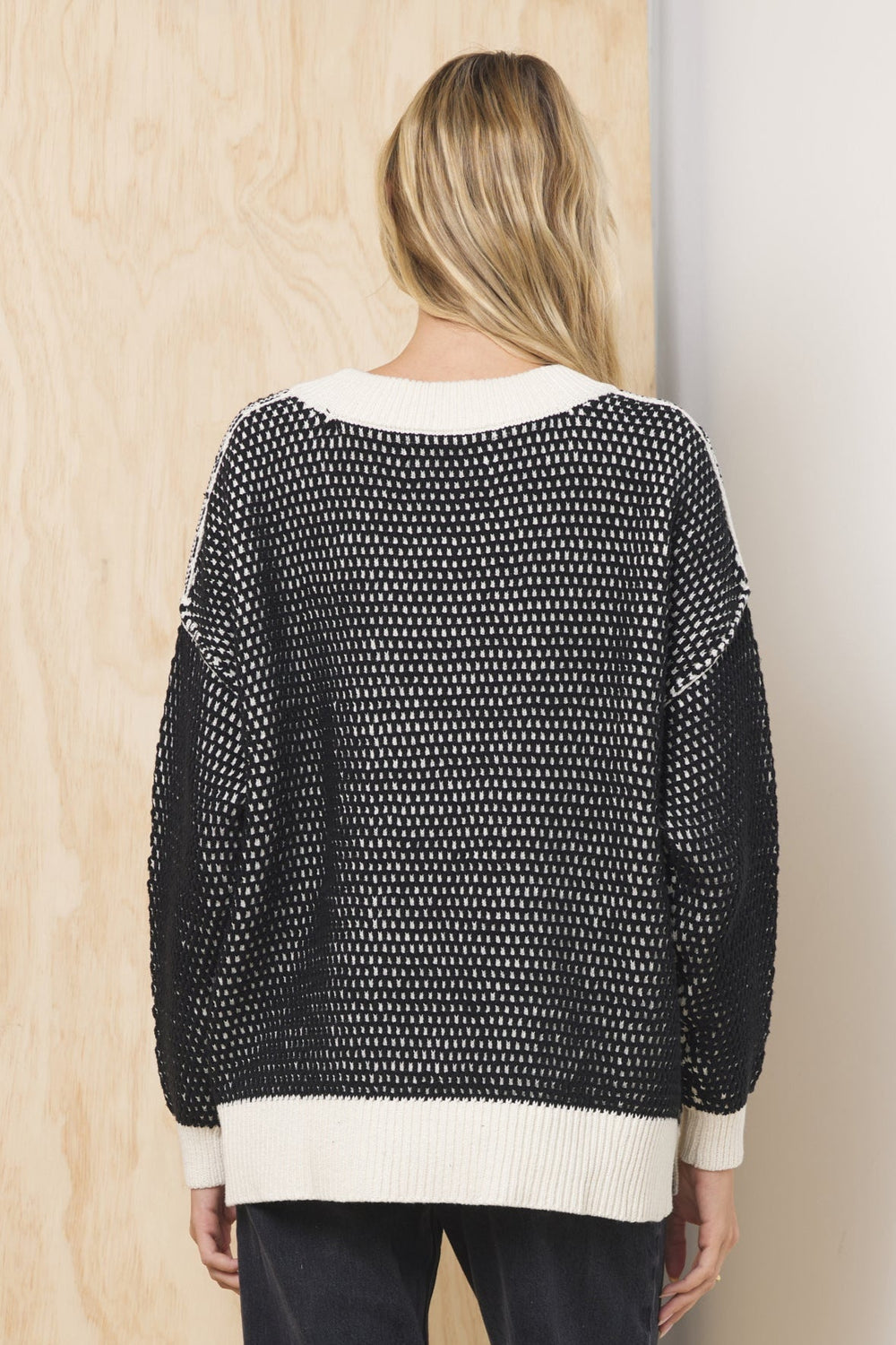 Vintage Havana | Honeycomb Knit V Neck Sweater