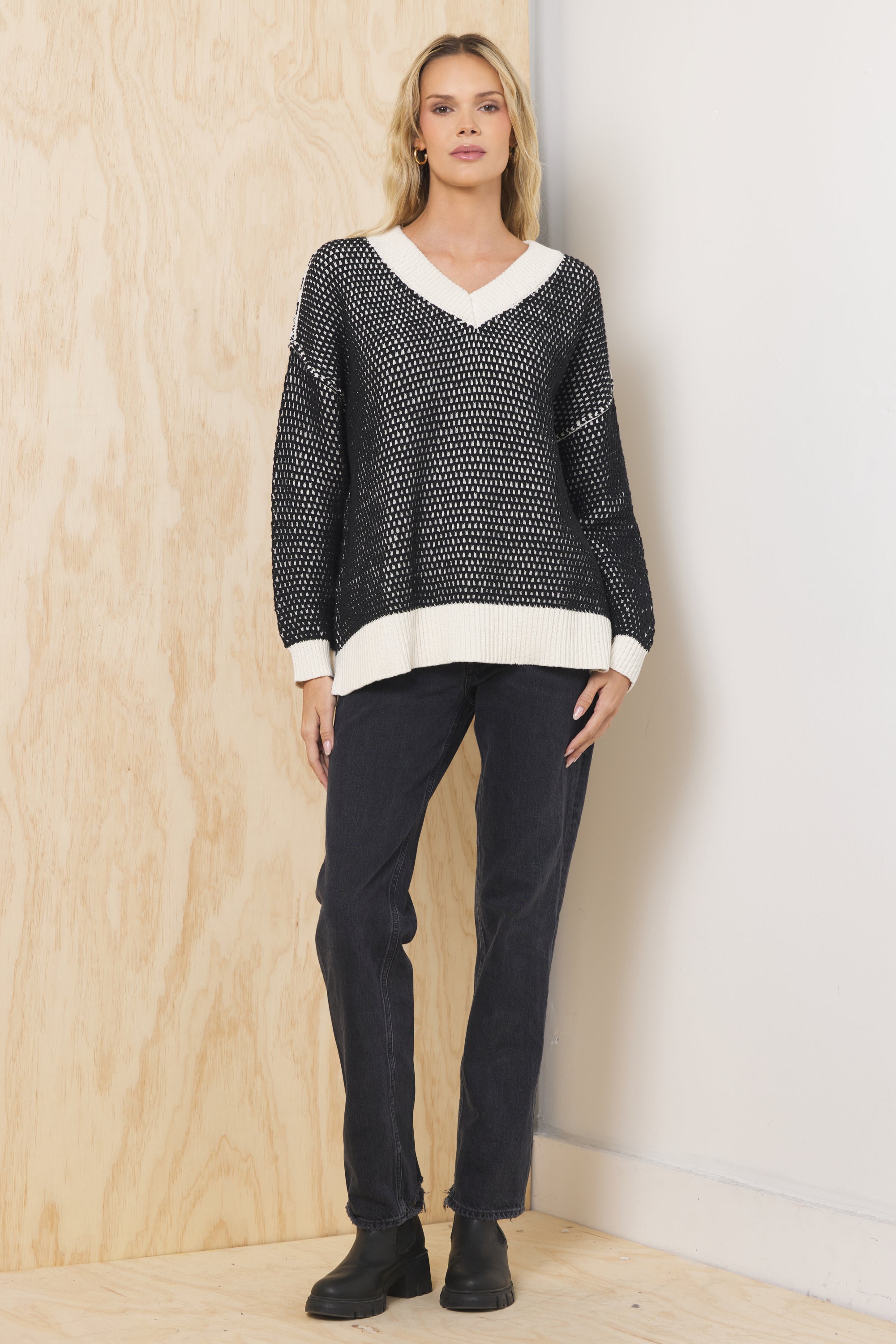 Vintage Havana | Honeycomb Knit V Neck Sweater