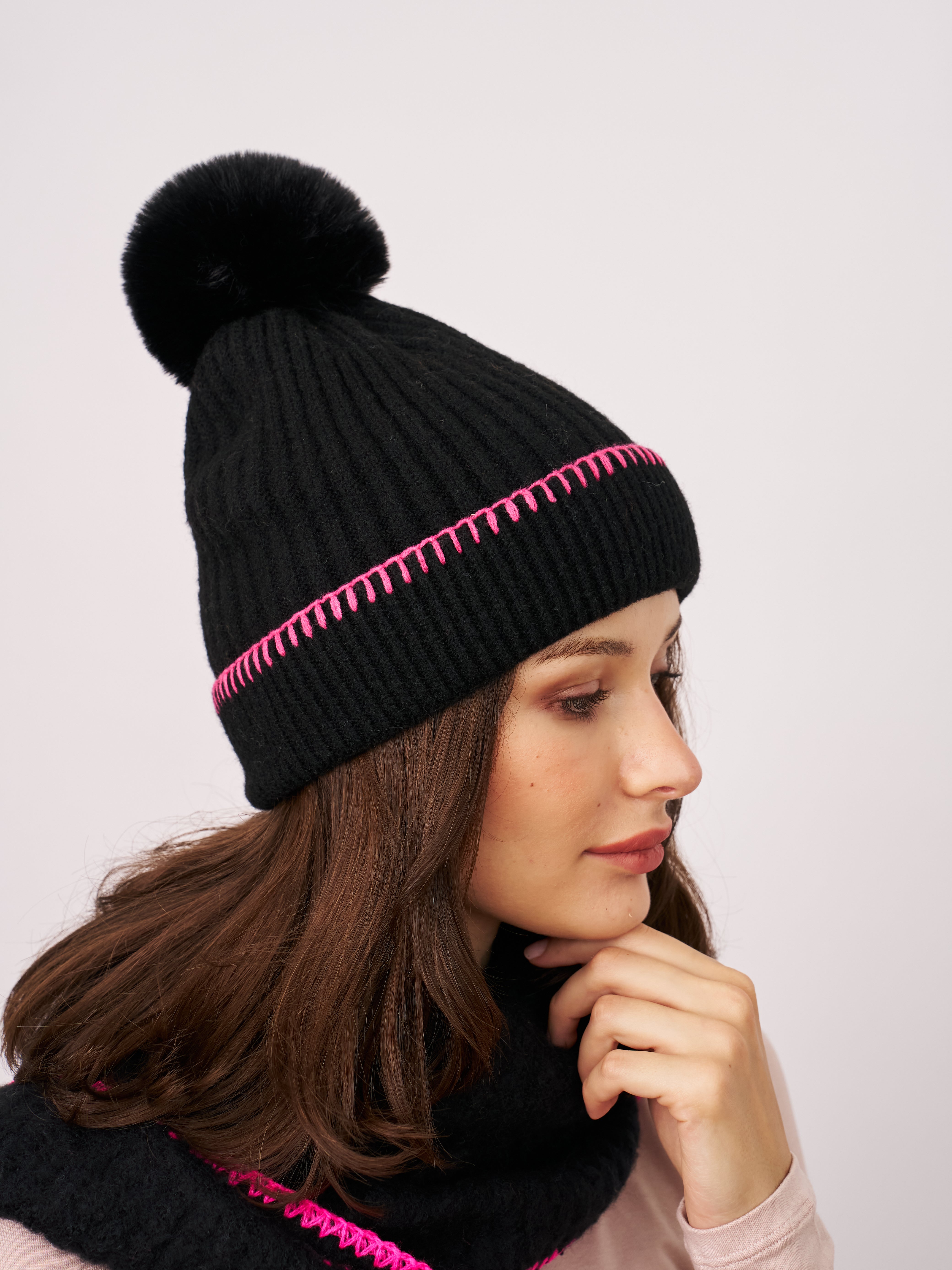 Vintage Havana | RIBBED POMPOM BEANIE - BLACK/PINK