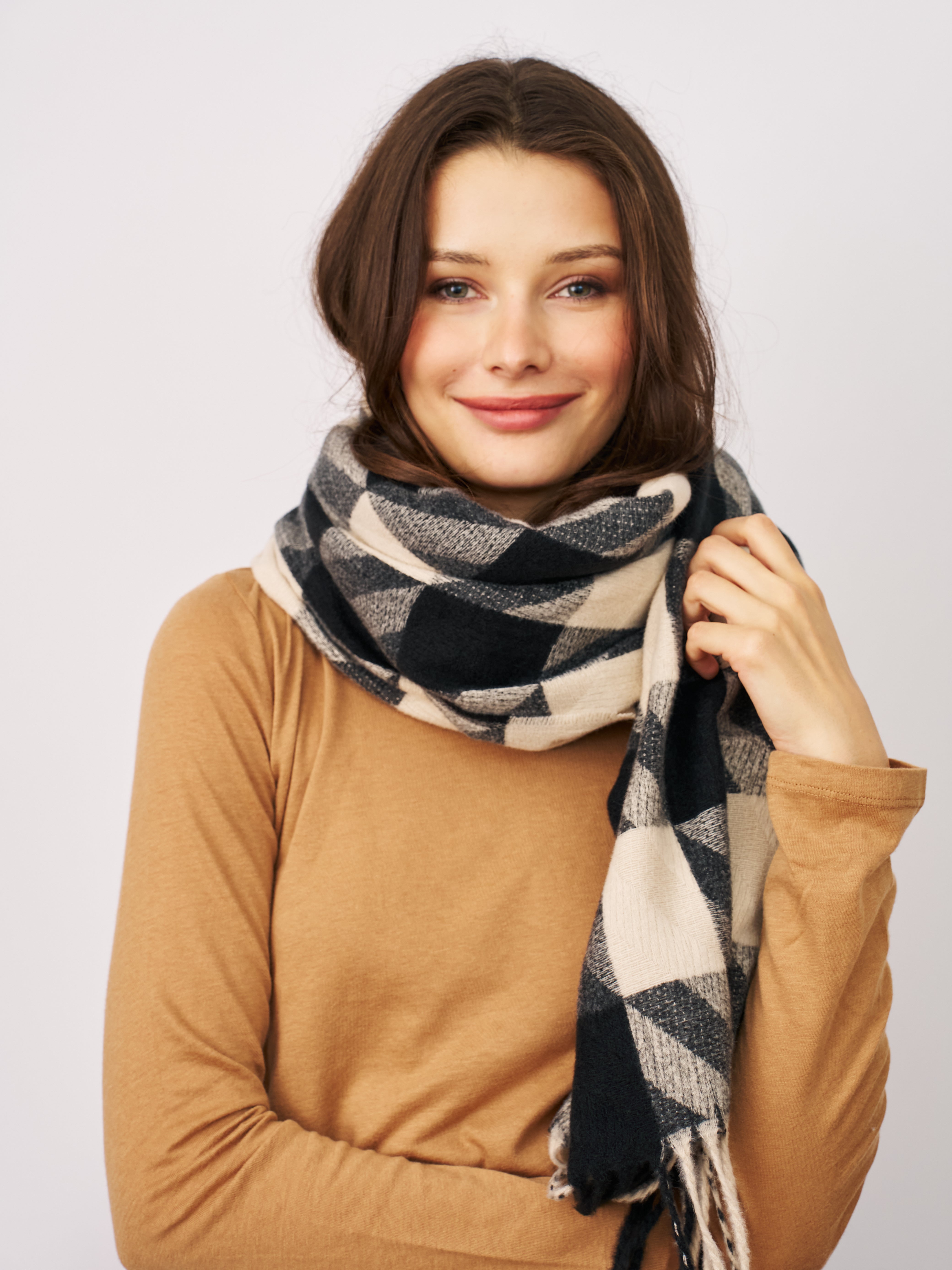 Vintage Havana | HOUNDSTOOTH TASSEL SCARF - BLACK