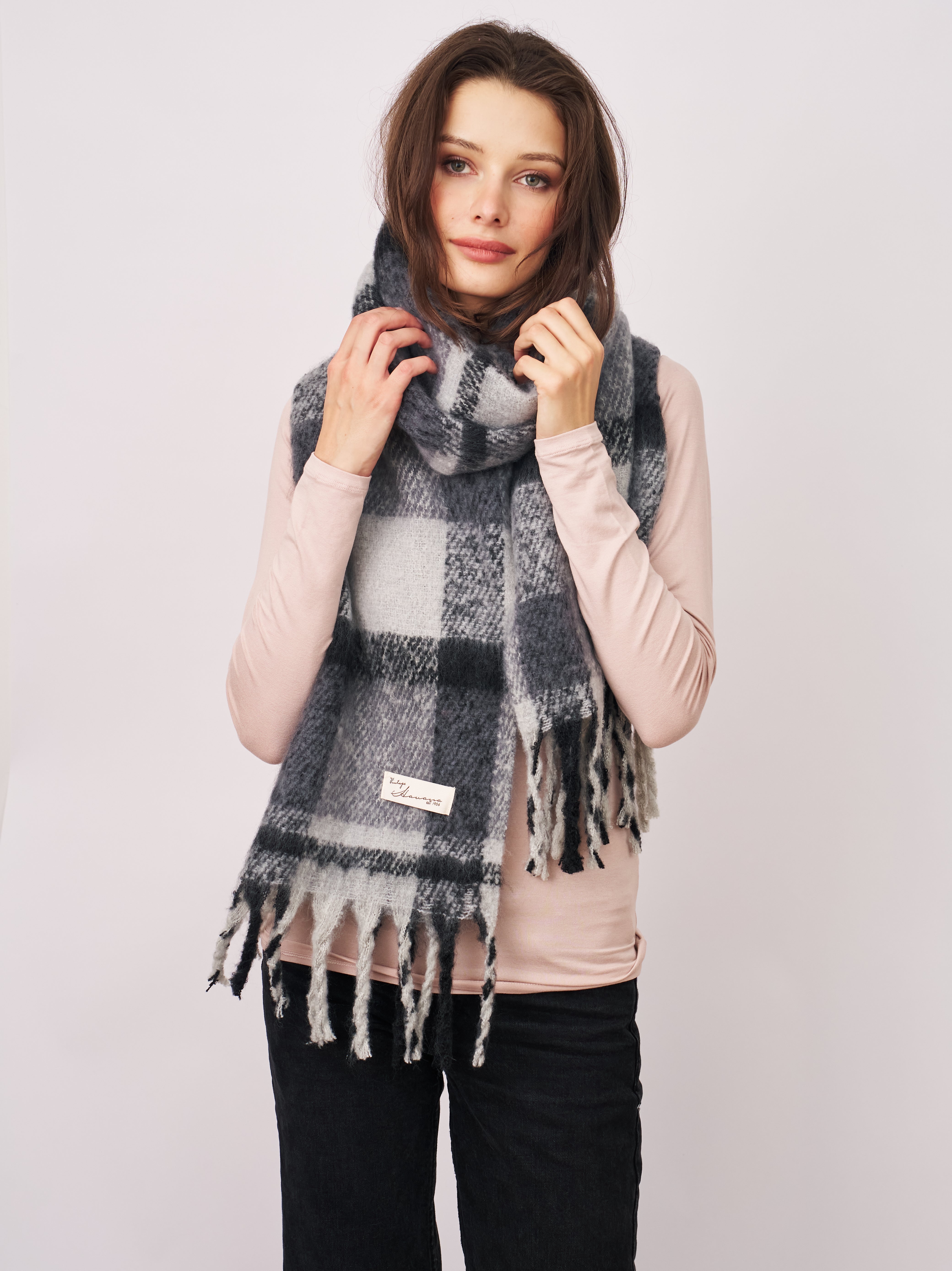 Vintage Havana | CHECK BRUSH TASSEL SCARF - BLACK