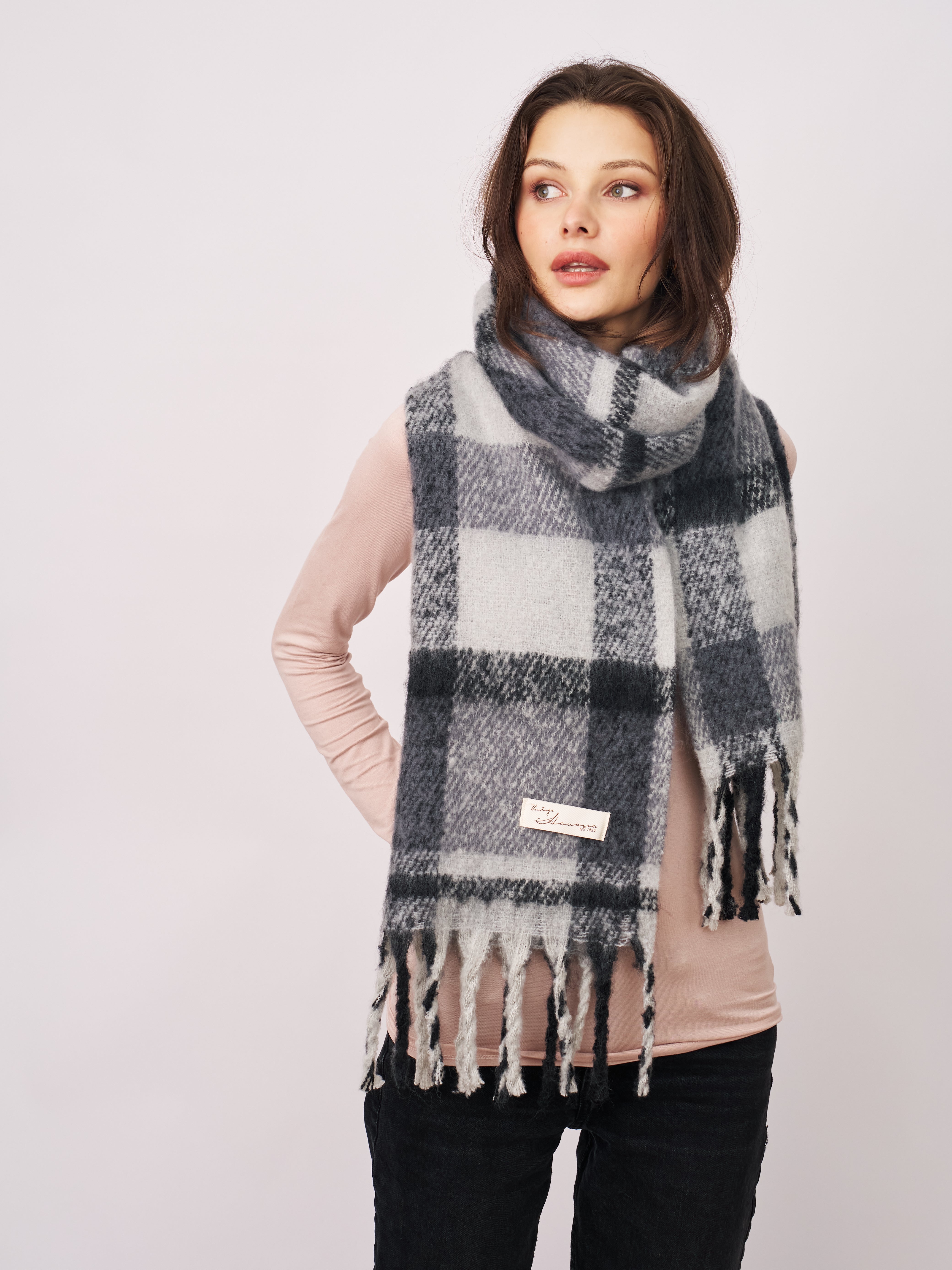 Vintage Havana | CHECK BRUSH TASSEL SCARF - BLACK