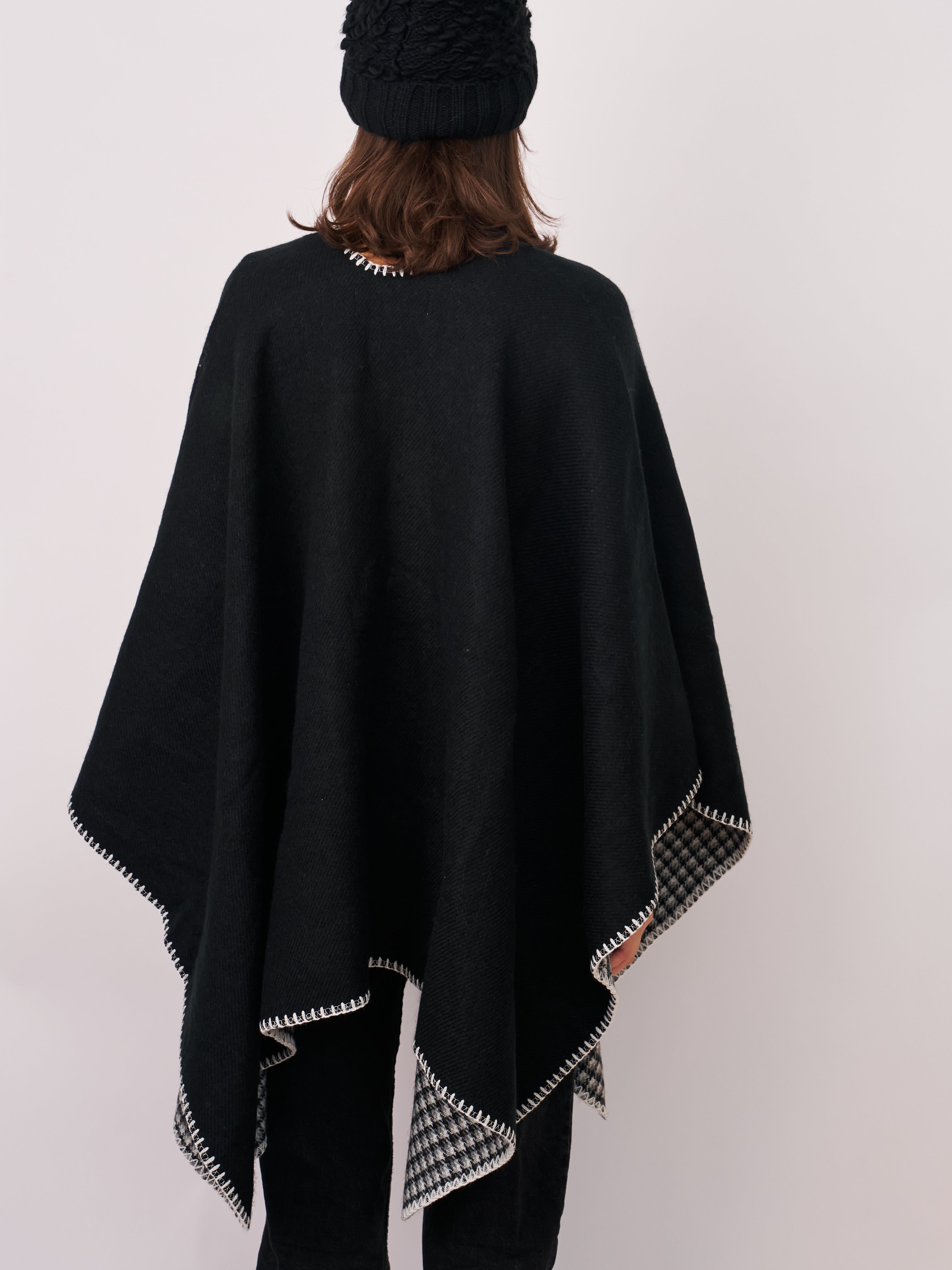 Vintage Havana | WHIPSTITCH RUANA - BLACK/IVORY